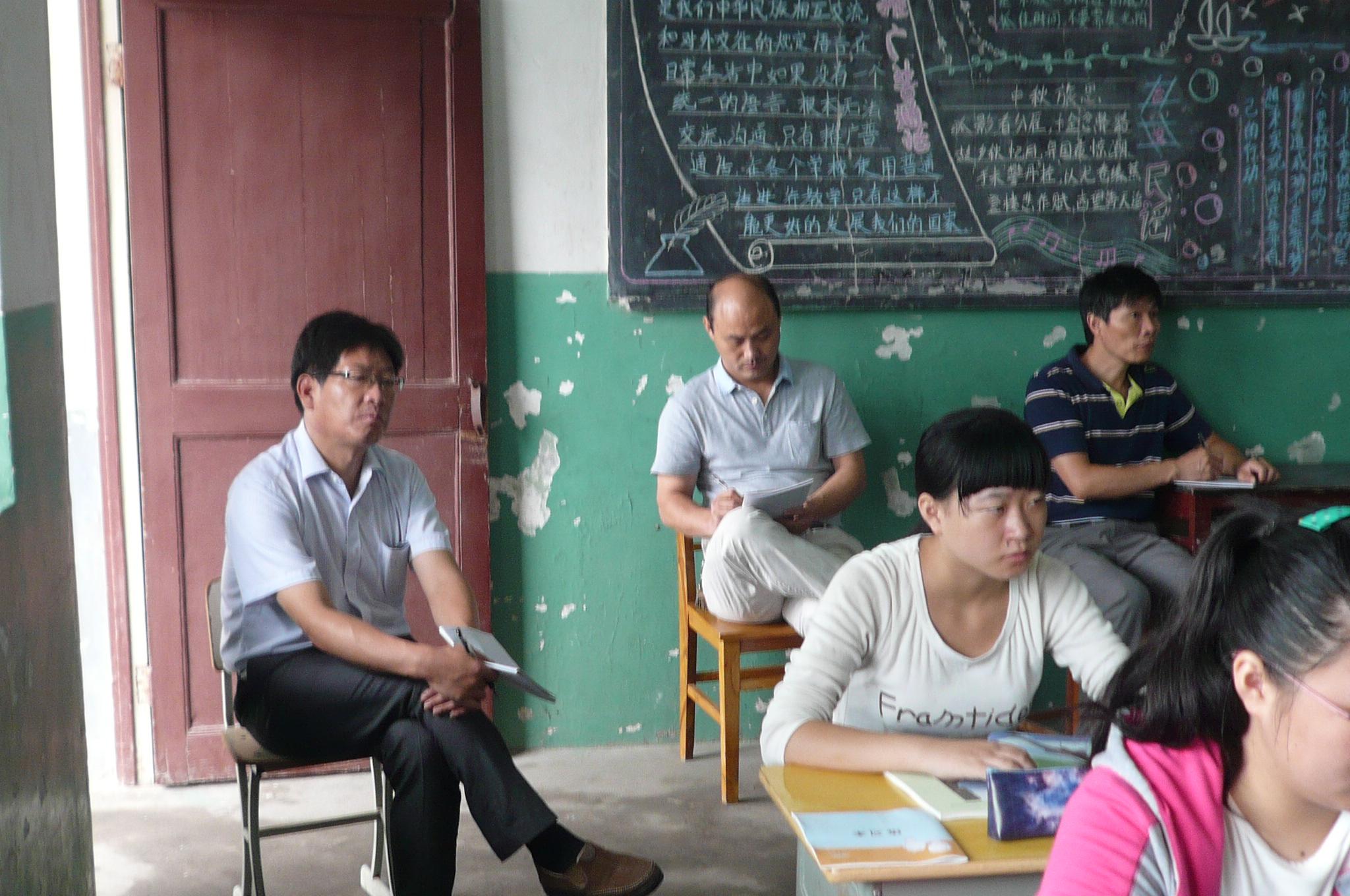    新学年,新气象,开学第一天,句容市黄梅中学校长带领学校